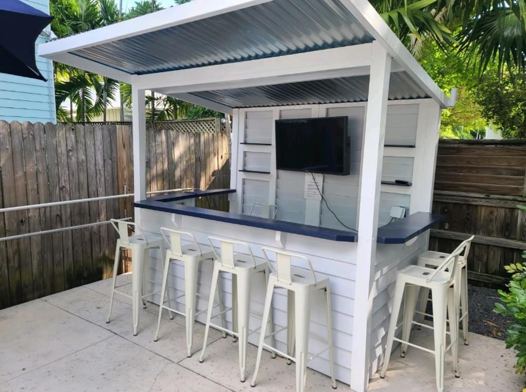 Duval Street Suite With Pool Key West Exteriör bild